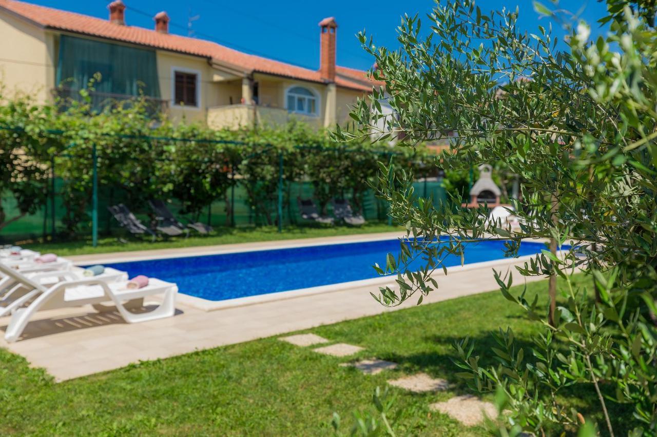 Villa Toni Umag Exterior photo