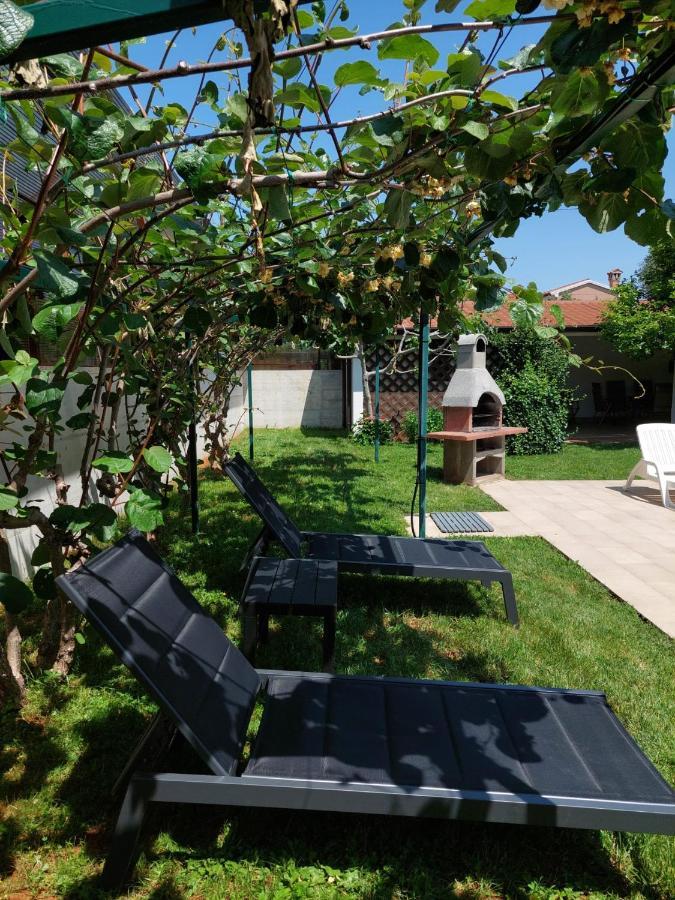 Villa Toni Umag Exterior photo