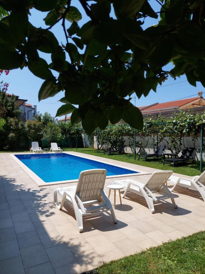 Villa Toni Umag Exterior photo